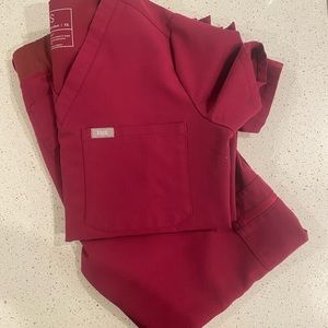 Figs petite Zamora Jogger and Catarina top in Dark Magenta